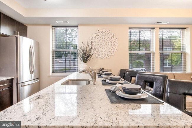 Building Photo - 417 18th St NE