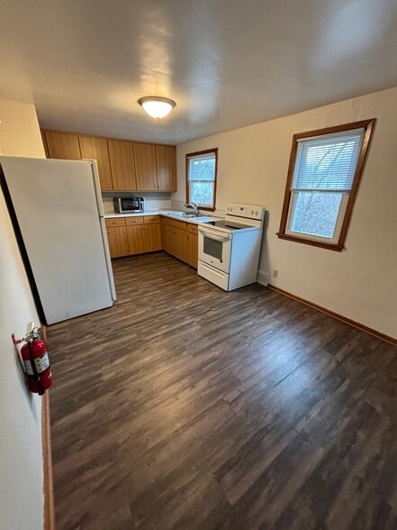 Upper Kitchen - 817 5th St S