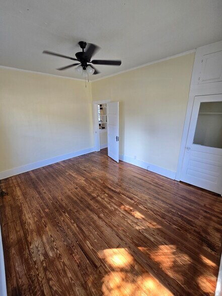 Building Photo - 116 Albert St