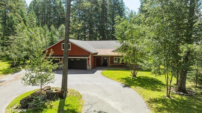 Building Photo - Stunning Columbia Falls Home w/horse pasture