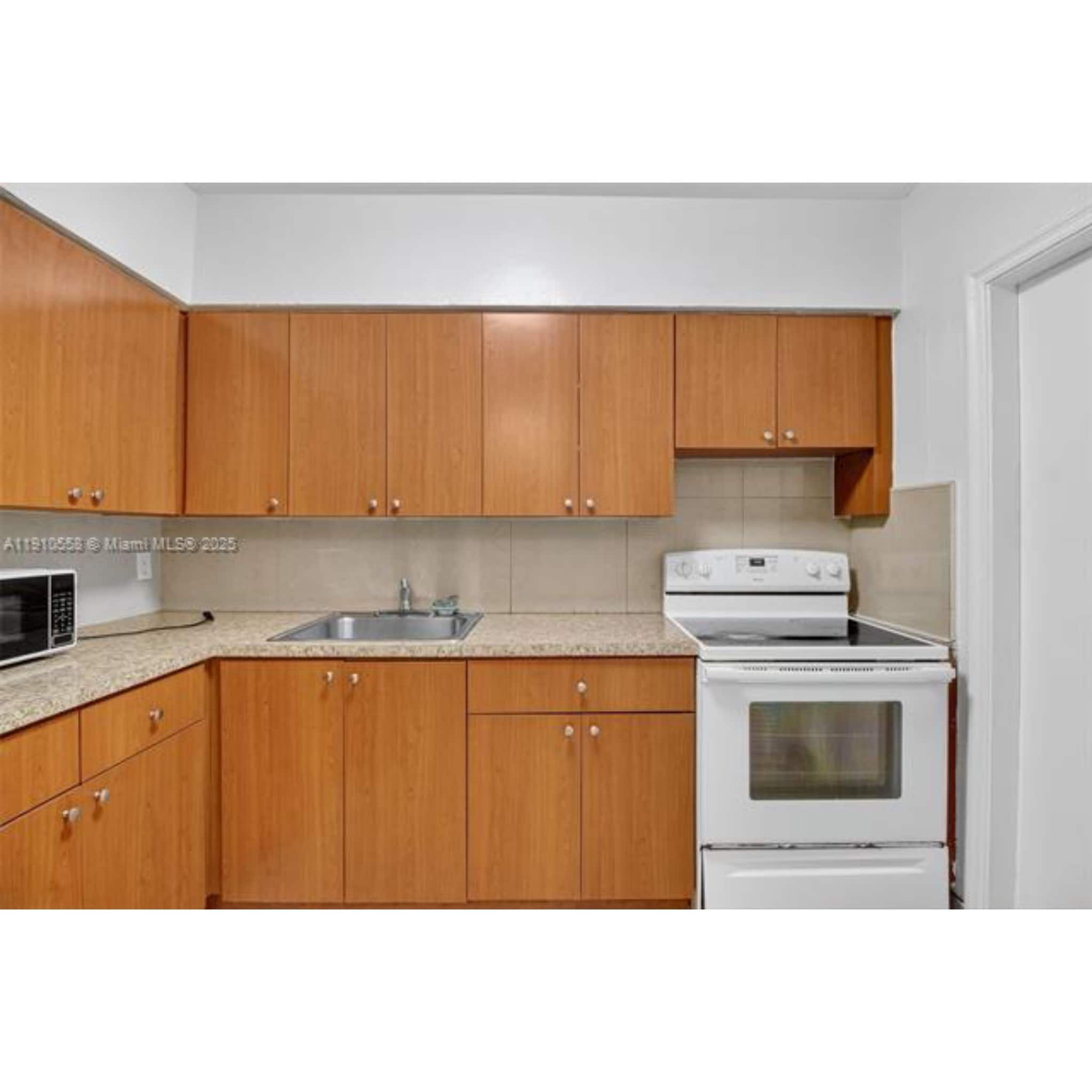 Building Photo - 2744 SW 23rd Ter