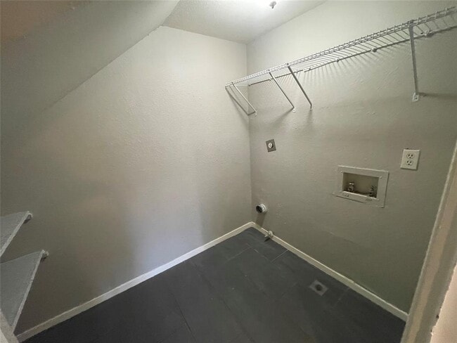 Building Photo - 6003 Cougar Dr