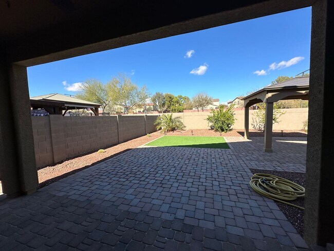 Building Photo - 3 BEDROOM HOME IN DESERT OASIS IN SURPRISE