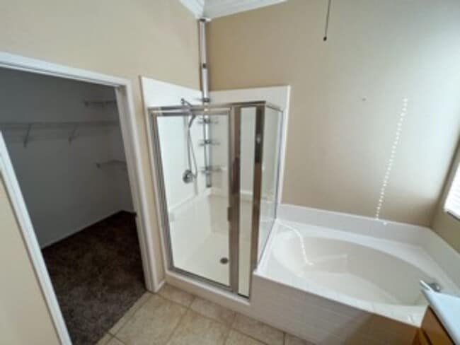 Building Photo - Stunning 2 bedroom Single-Story Home on Me...