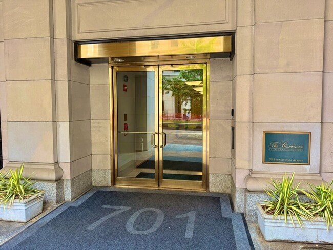 Building Photo - Penn Ave Prominent Neoclassical 1 Bed Condo, w/Balcony, Pool, Gym. - Furnished Option, Parking Op...