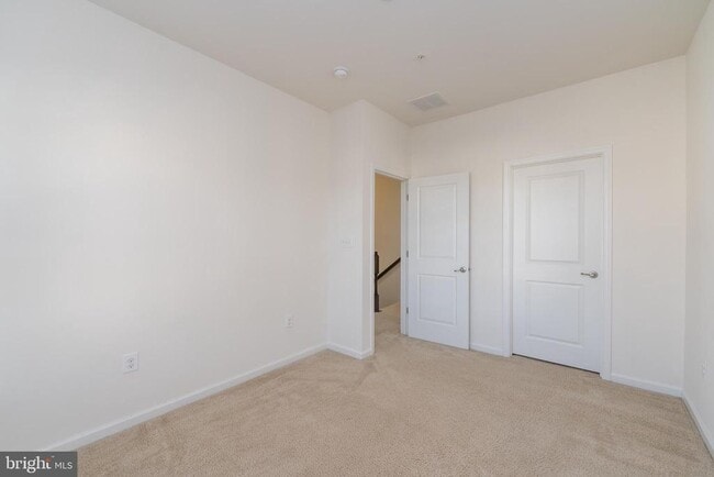 Building Photo - 3223 Clear Spring Dr