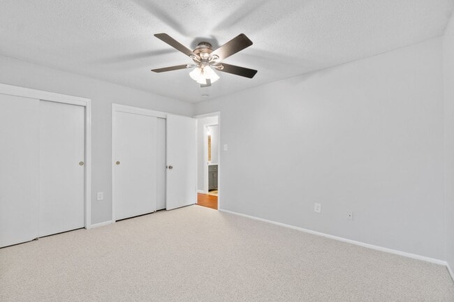 Building Photo - Open Concept and Renovated Top Level Condo. Close to BWI, Ft. Meade & NSA