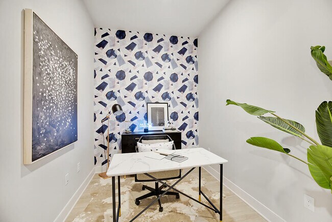 Building Photo - Live Smart, Live Downtown – Up to 6 Weeks FREE!