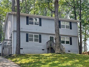 Building Photo - Cary Townhome