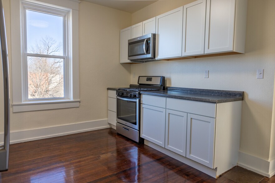 Building Photo - 537 Denison St