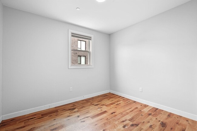 Building Photo - 283 Chelsea St