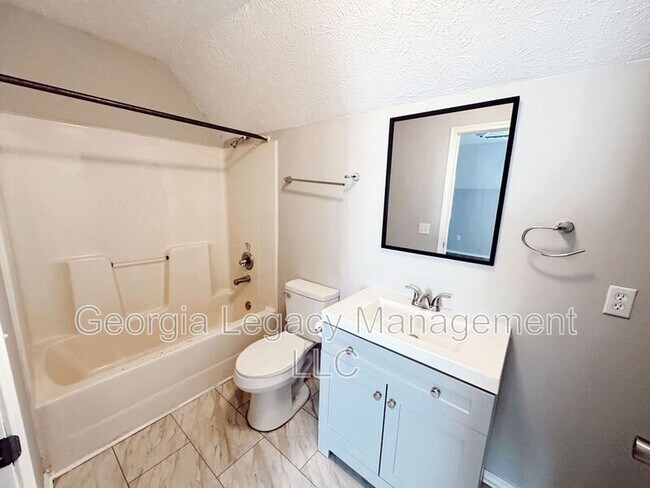 Building Photo - 896 Campbell St