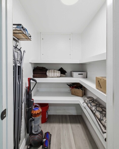 Building Photo - 1918 Marshallfield Ln