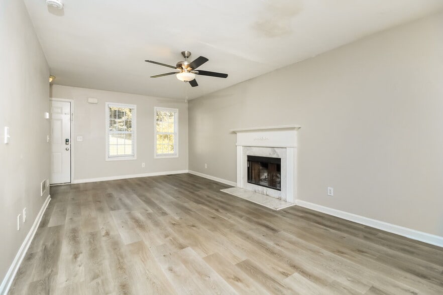 Building Photo - 9490 Pebble Creek Ct