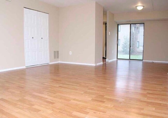 Building Photo - 217 James Ct