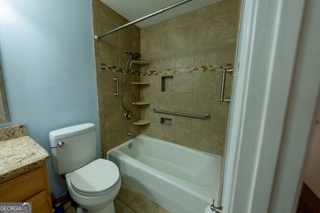 Building Photo - 953 McCullough Rd