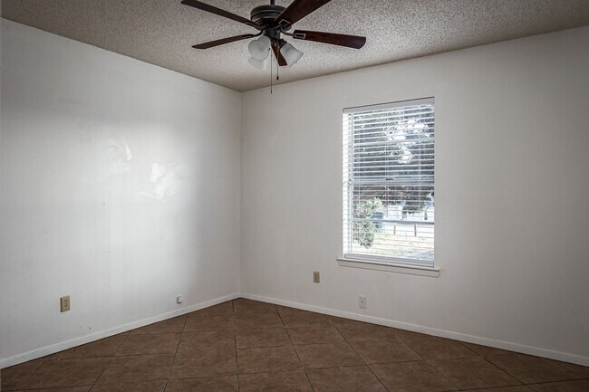 Building Photo - 100 Shannon Cir