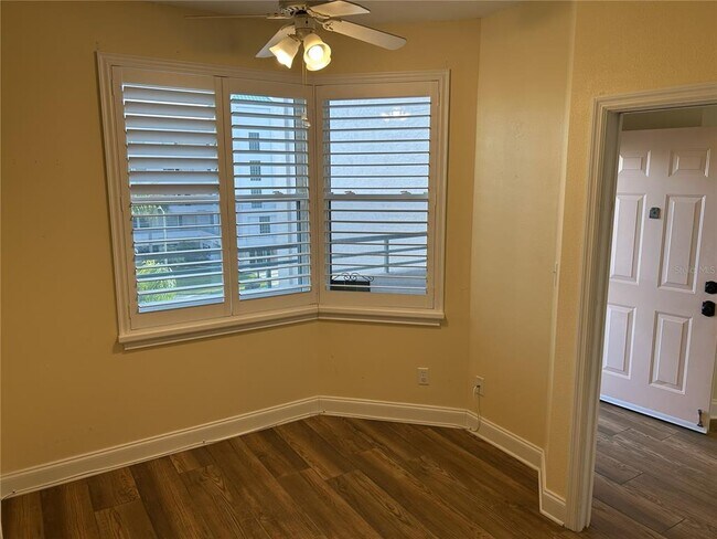 Building Photo - 8000 Sailboat Key Blvd S