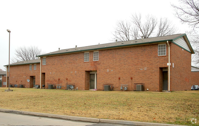 Building Photo - East Central Village