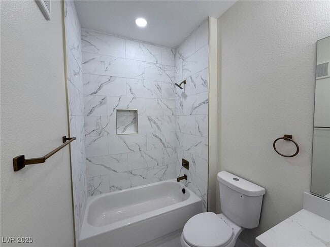 Building Photo - 2117 Echo Bay