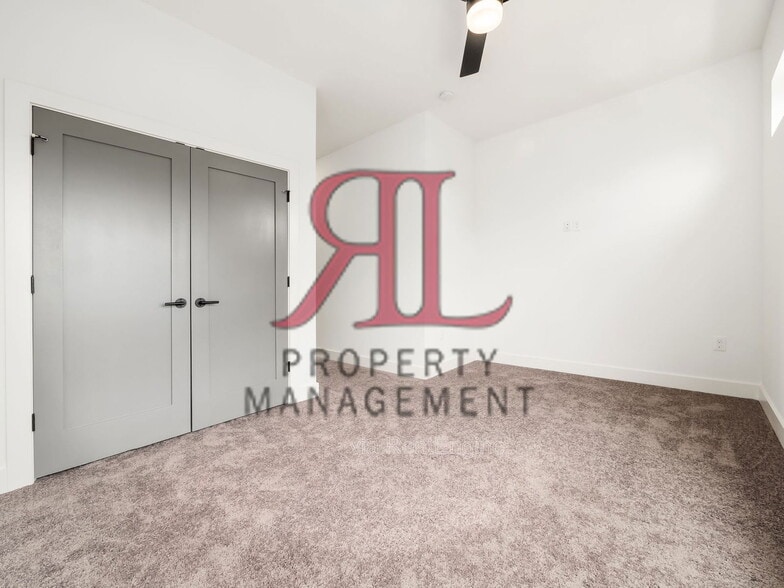 Building Photo - 1096 Oak St