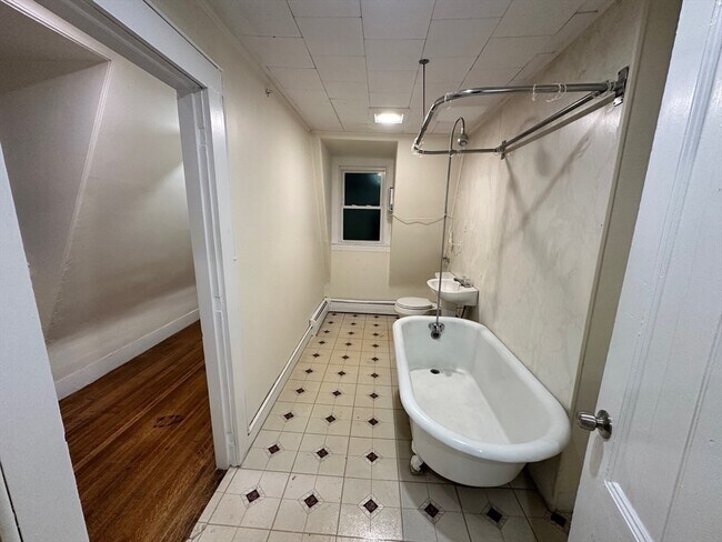 Building Photo - 440 Newtonville Ave