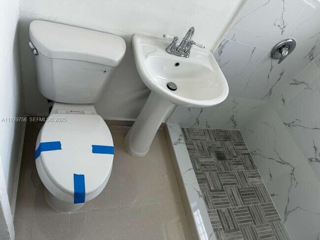 Building Photo - 3120 NW 19th Ave