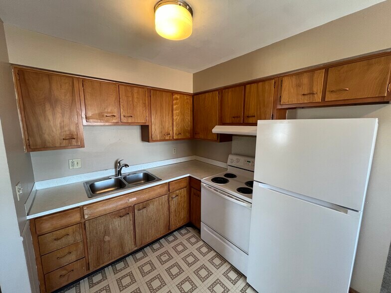 Building Photo - 2216 18 1/2 Ave NW