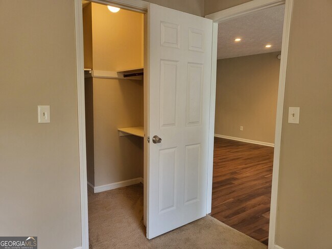 Building Photo - 61 Scoby Ct