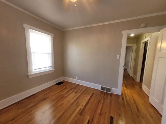 Building Photo - Two bedroom home, beautiful hardwood floors!