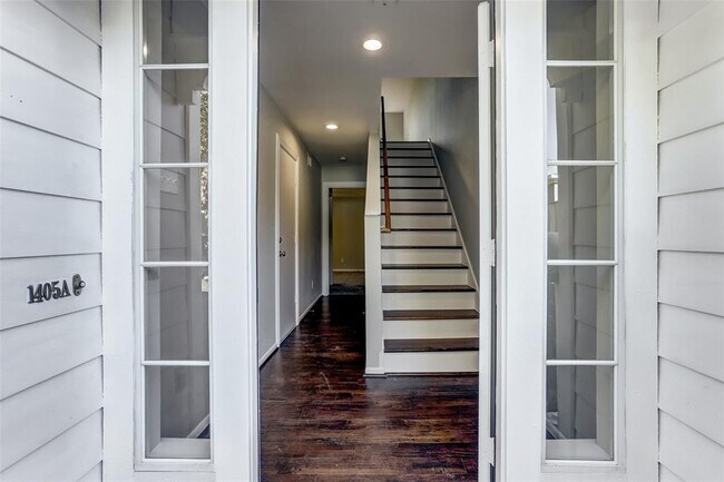 Building Photo - 1405 Castle Ct