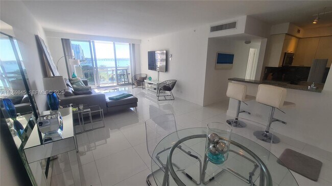 Building Photo - 1500 Bay Rd