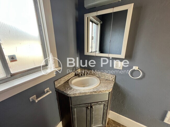 Building Photo - 236 W Young St