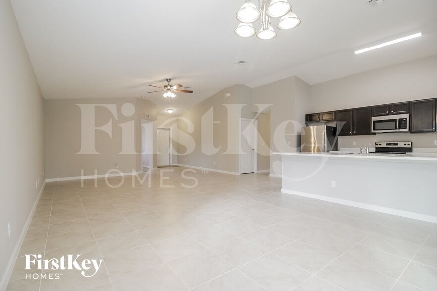 Building Photo - 1182 Jaslo St SE