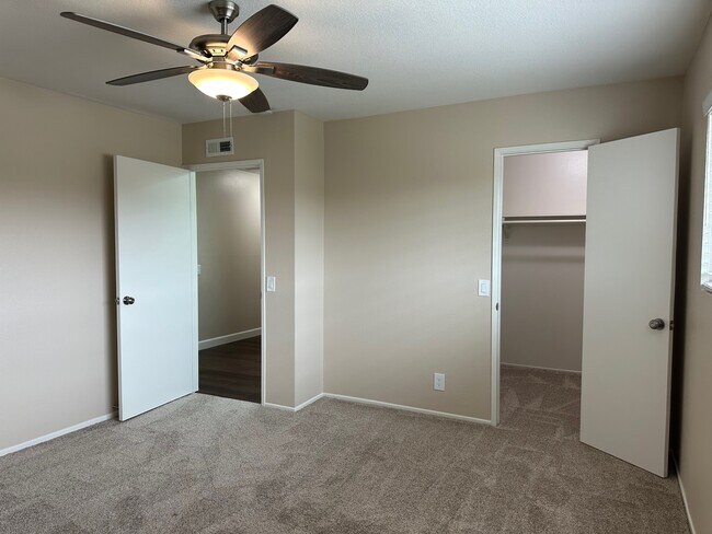 Building Photo - 1393 Scotch Cir