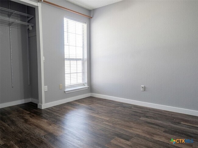 Building Photo - 202 Appaloosa Dr