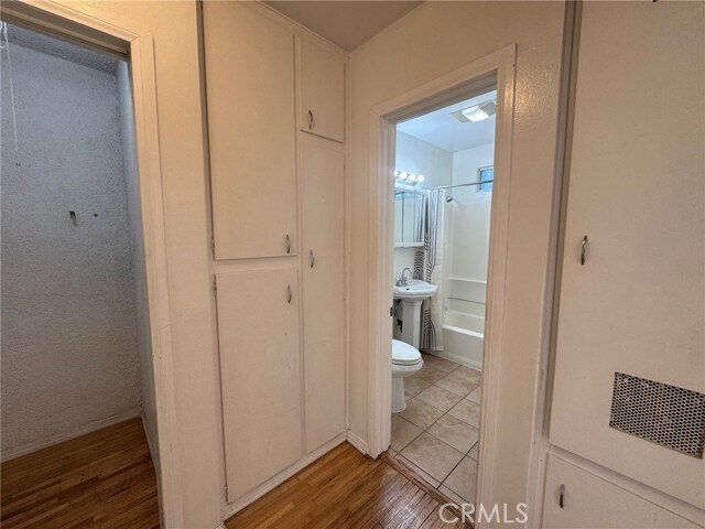 Building Photo - 1372 W 36th St