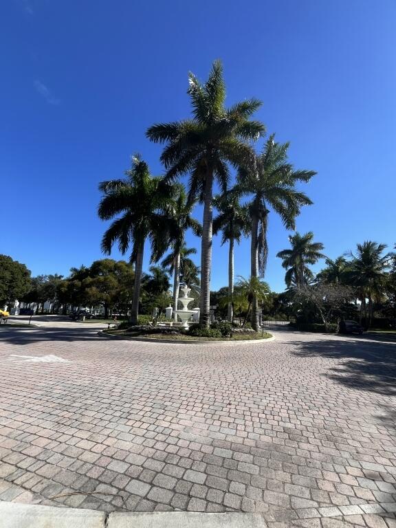 Building Photo - 713 Villa Cir