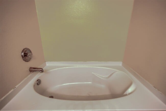 Building Photo - 10091 Summit Run Dr