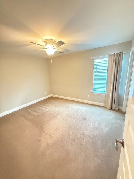 Building Photo - 155 Goldenrod Cir