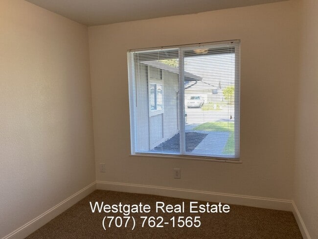 Building Photo - 8419 Lakewood Ave