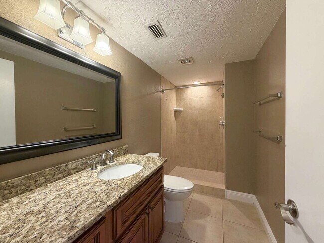 Building Photo - "Spacious 2-Bed, 2-Bath Condo Retreat in Innisbrook Community – 1210 Sq Ft of Comfort at 36750 US...
