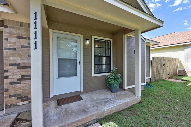 Building Photo - 1111 Fairlawn Cove