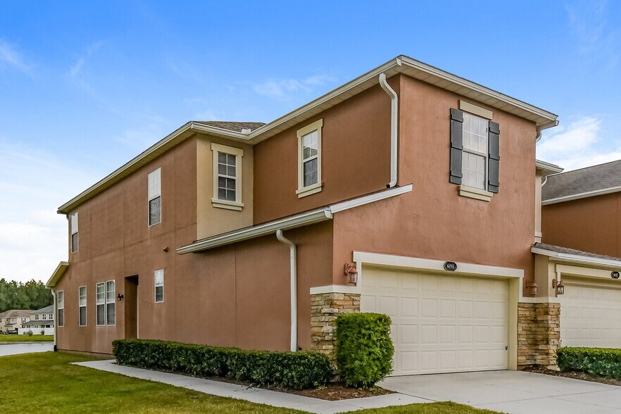 Building Photo - 6055 Bartram Village Dr