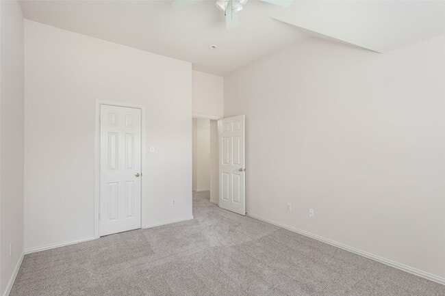 Building Photo - 915 Falcon Trail