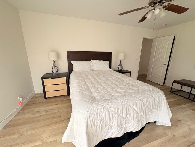 Building Photo - 4 Bedroom 2 Bath House For Rent in City He...