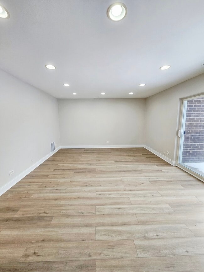 Building Photo - 1550 Sandpebble Dr