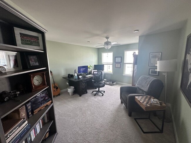 Building Photo - Townhouse in Sunset Glen