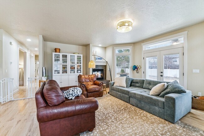 Building Photo - 2012 W Rock Creek Dr