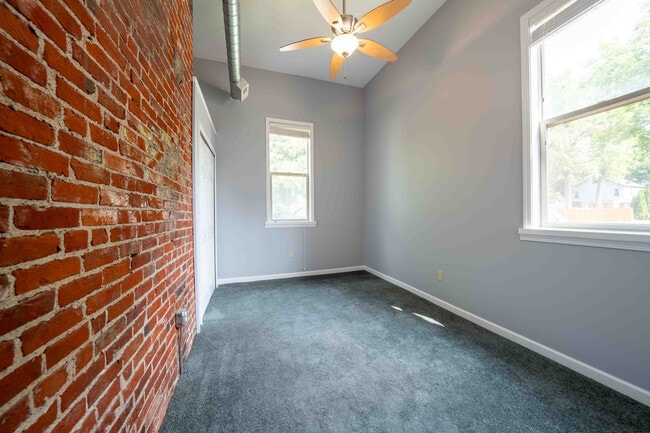 Building Photo - 1422 Lyon St